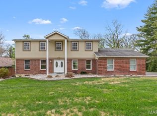 625 Pinebrook Dr, Chesterfield, MO 63017