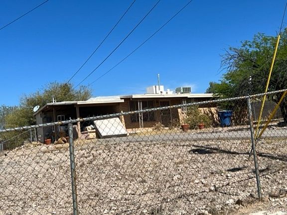 3rd image of 1228 S San Jacinto Dr