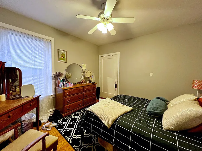 1056 W Cornelia Ave #2 — Photo 5