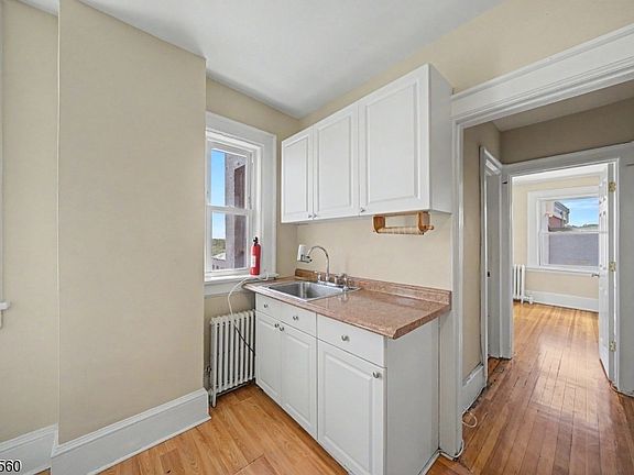 5th image of 409 Main St #3F