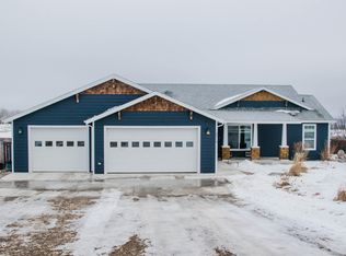 4914 Ridge Dr, Williston, ND 58801