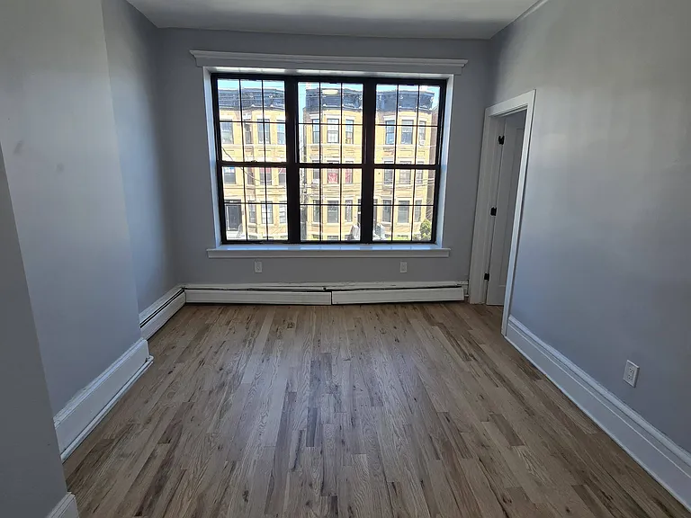 81 Bostwick Ave #2R — Photo 5