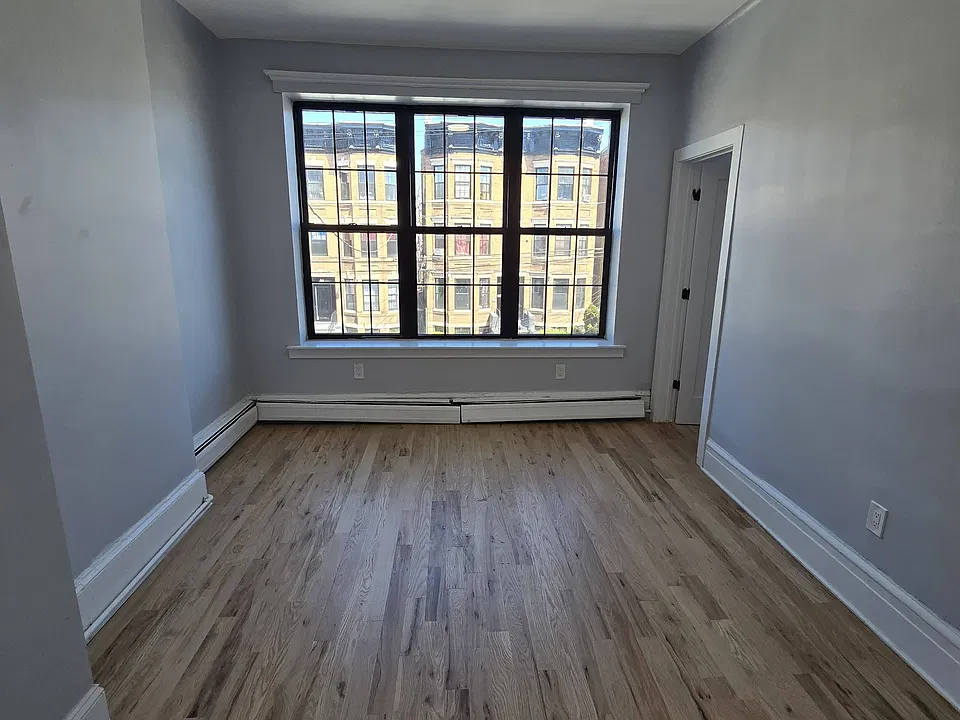 81 Bostwick Ave #2R