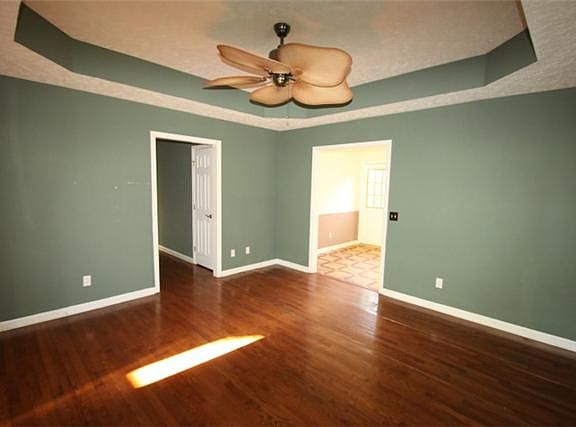 3rd image of 244 Glenburg Dr