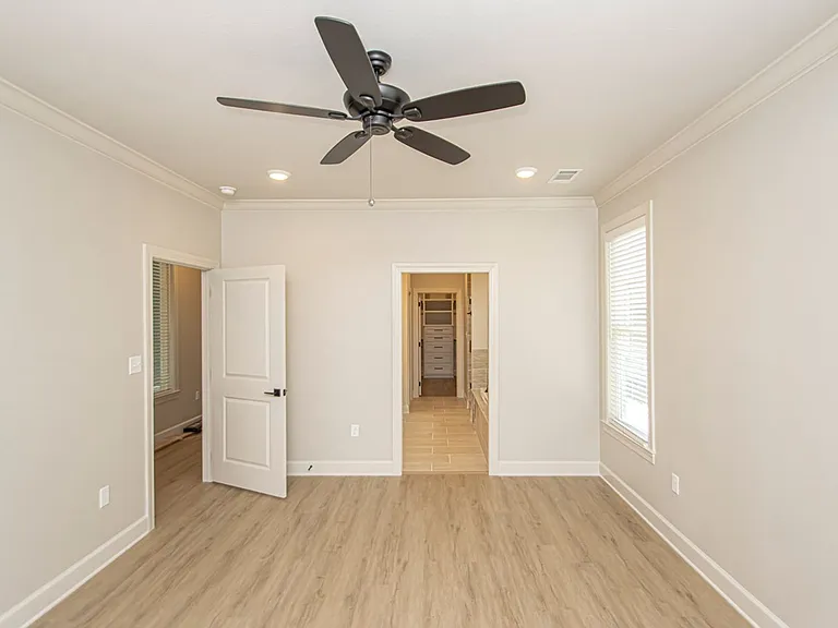 404 Gardens Ln — Photo 15