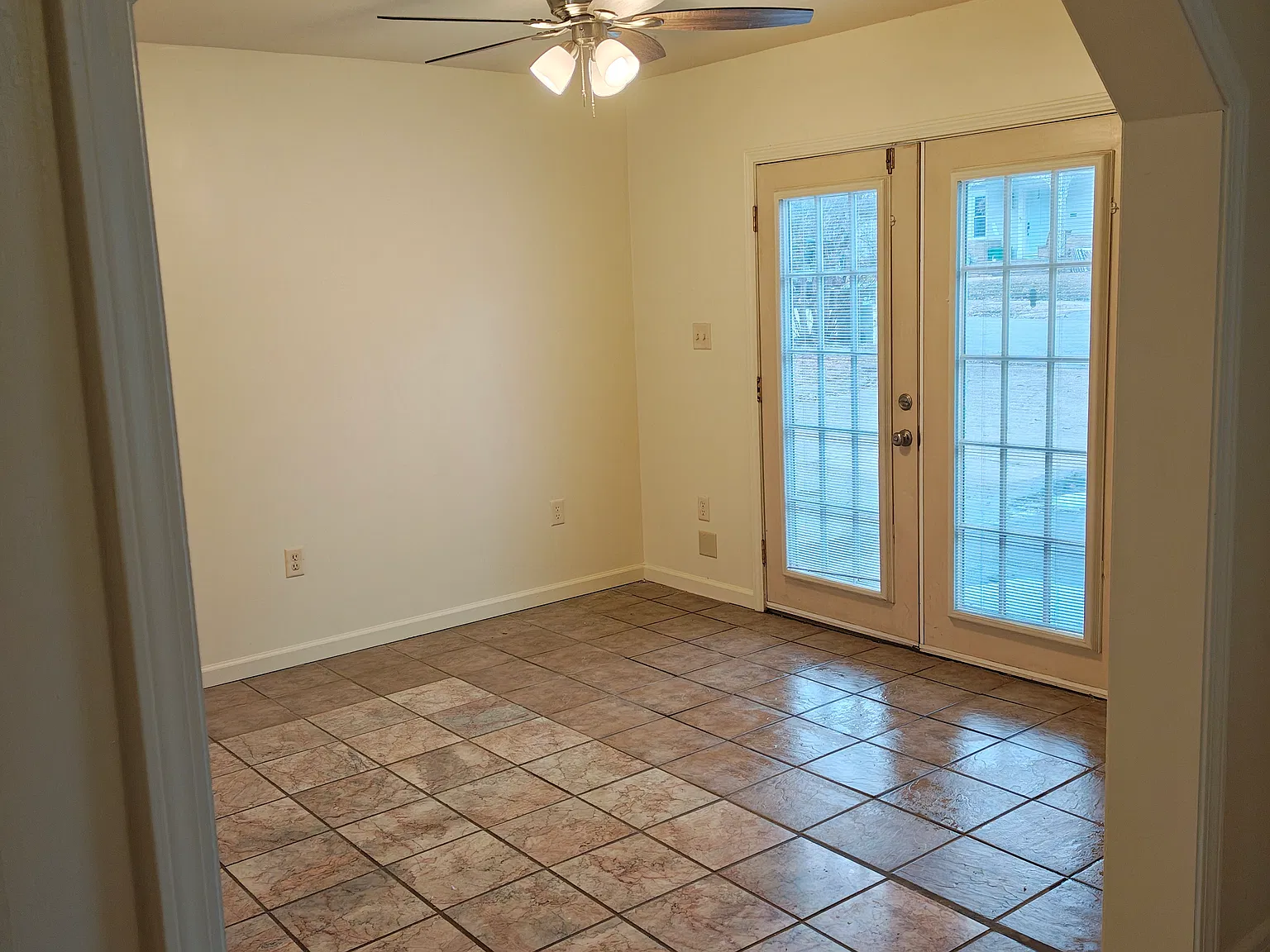 3 bed, 1.5 bath, 1629 sqft, $1,450 — Photo 4