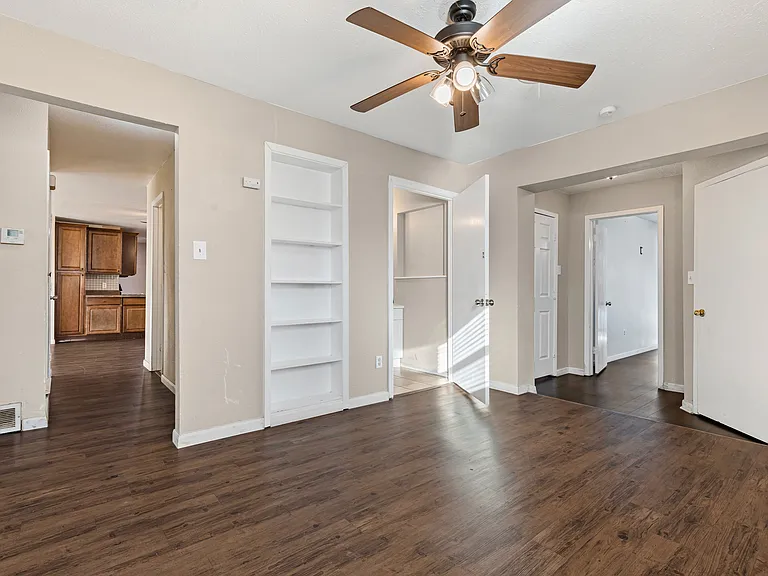 1001 Altamont Dr — Photo 17