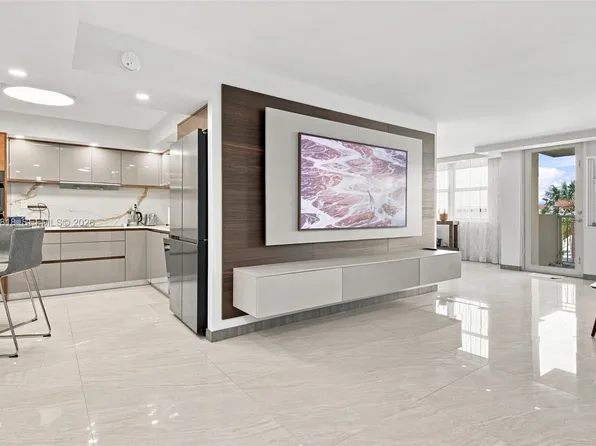 250 174th St APT 211, Sunny Isles Beach, FL 33160