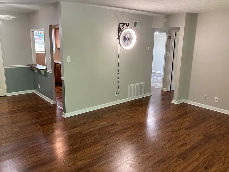 1501 Cowling Ave #3 — Photo 3