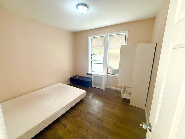 13257 Maple Ave #2R — Photo 2