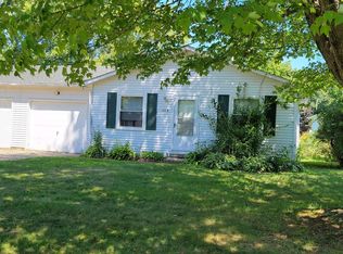 105 Meadows Dr, Painesville, OH 44077