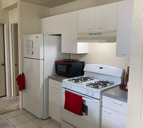 4th image of 1620 Columbia Arms Cir Unit 261