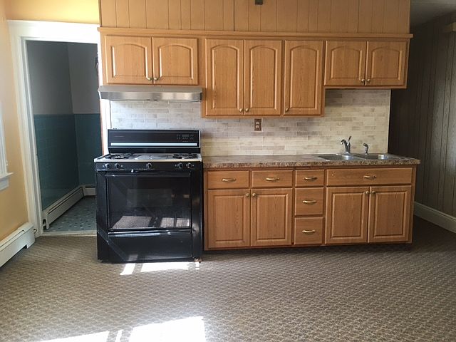 Eat-in-kitchen