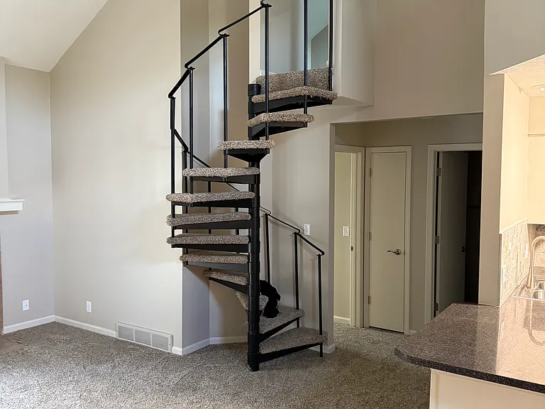 3410 Comstock Ave — Photo 6