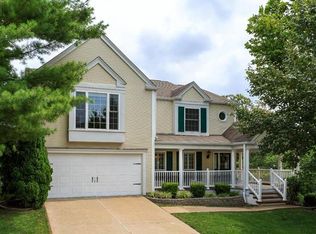 1218 Red Oak Plantation Dr, Ballwin, MO 63021