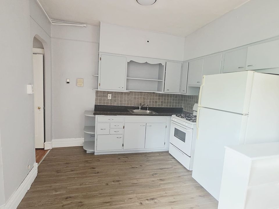 1st image of 159 Hutton St #1A