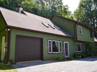 2239 Forrest Hill Dr, Bethlehem, PA 18015