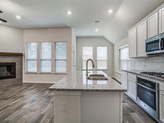 5th image of 221 Cedar Canyon Dr
