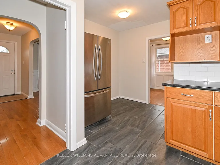 936 Somerville St — Photo 6