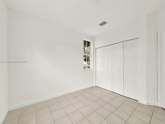 5th image of 3360 NE 14th Dr Unit 101