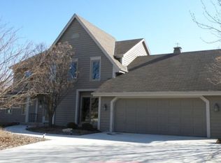 W277N2734 Chicory Ln, Pewaukee, WI 53072