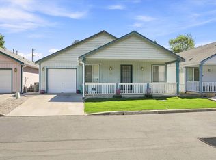 803 Bower Ln, Grants Pass, OR 97527