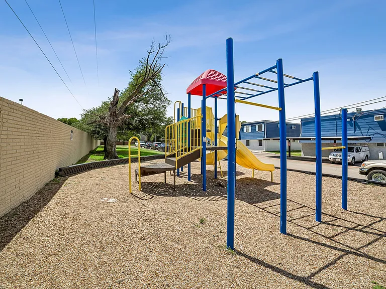 L ABRI APARTMENTS — Photo 8