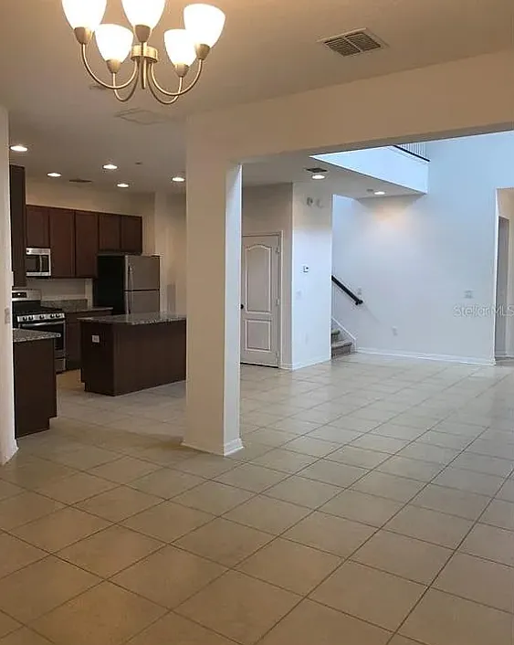 4 bed, 2098 sqft, $3,000 — Photo 2
