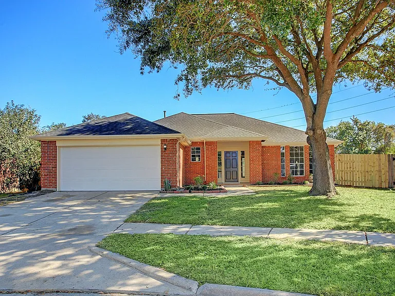 6506 Larissa Cir — Photo 1