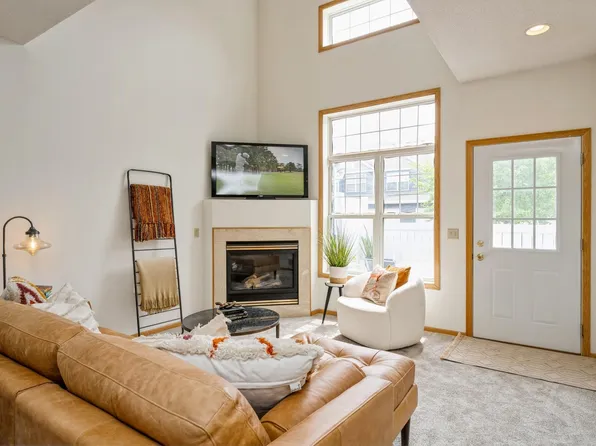 485 Hickory Ln N, Oakdale, MN 55128