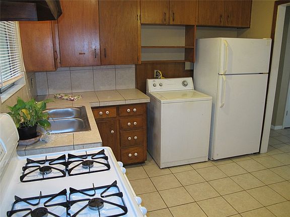 3rd image of 212 W 51st St #A