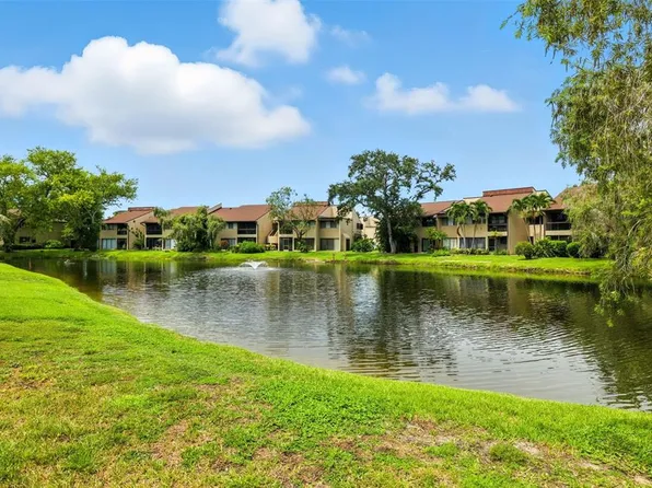 825 S Village Dr N APT 201, Saint Petersburg, FL 33716