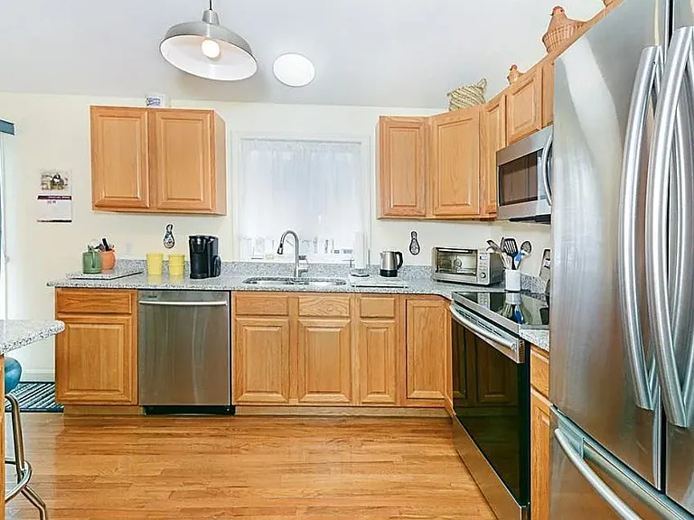 43 Wilbur St — Photo 2
