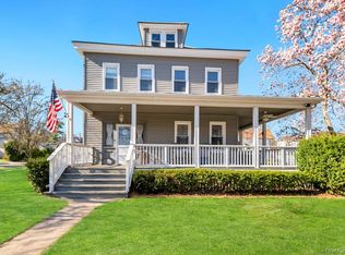 237 Willow St, Roslyn Heights, NY 11577