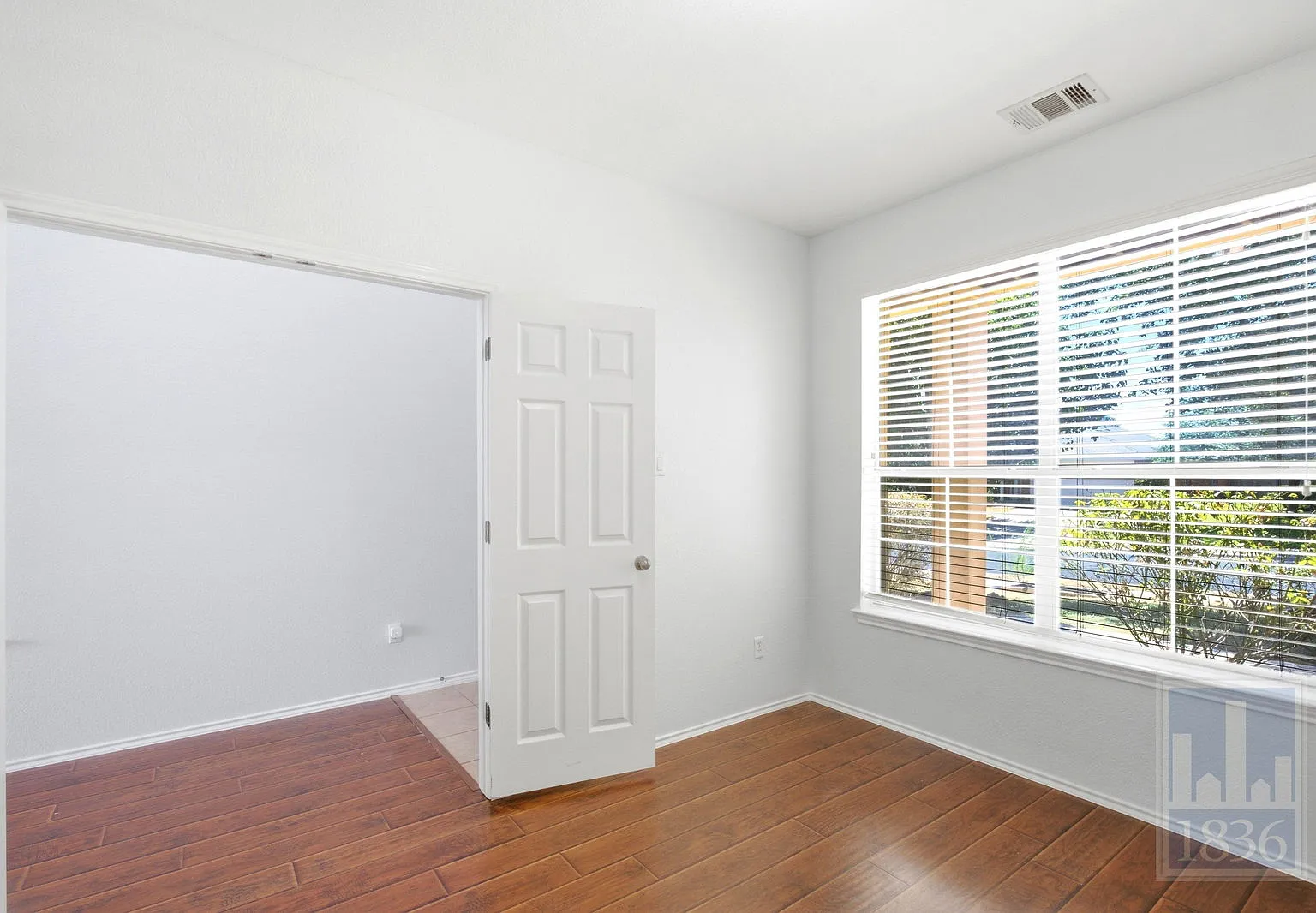 3 bed, 2.5 bath, 1995 sqft, $2,395 — Photo 3