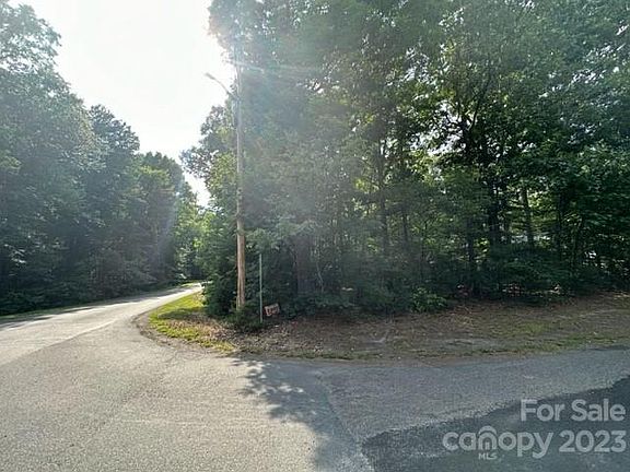 5th image of 11 Woodhurst Ln