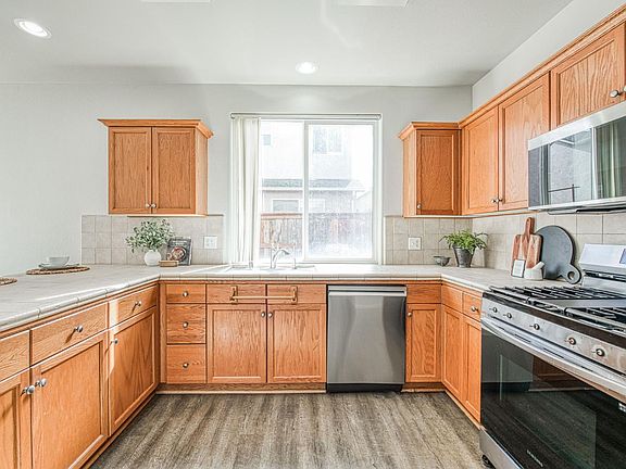 5th image of 754 W Riviera Ln