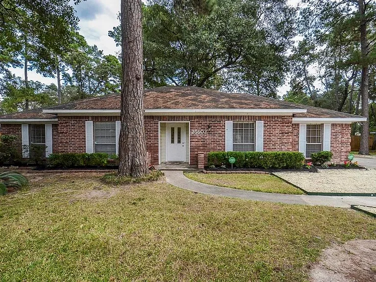 25602 Oakhurst Dr — Photo 1