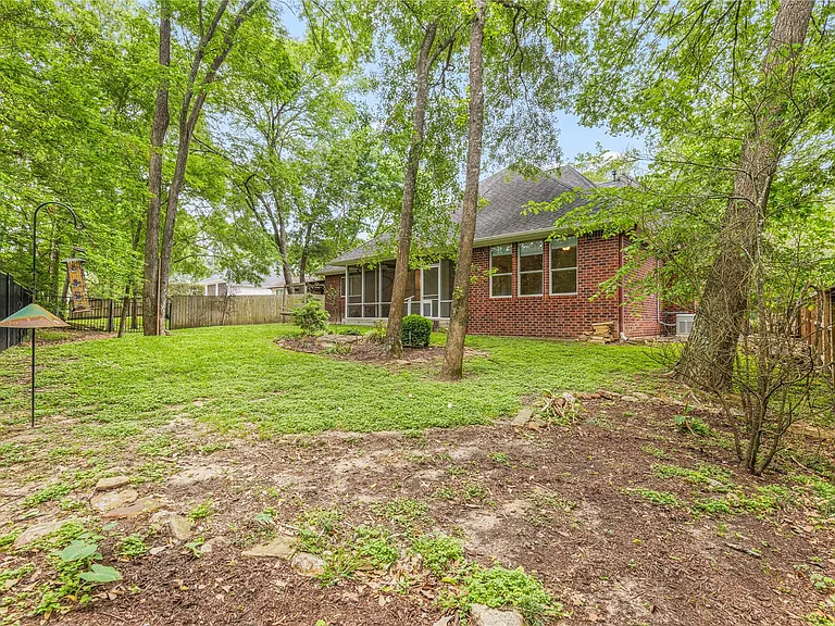 106 Lazy Springs Dr — Photo 48