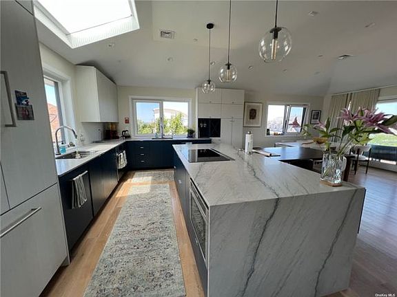 4th image of 48 Luchon St
