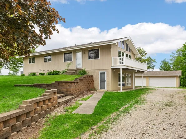 340 Country Club Dr SE, Mount Vernon, IA 52314