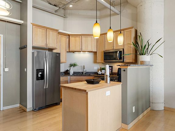2nd image of 1901 E Hennepin Ave Unit 105