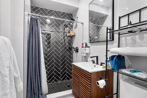 Rented by Safdie Realty Group | media 12