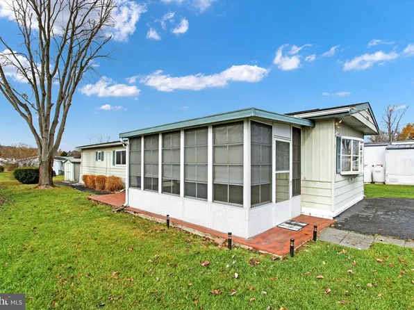 97 Walker Ave, Gettysburg, PA 17325