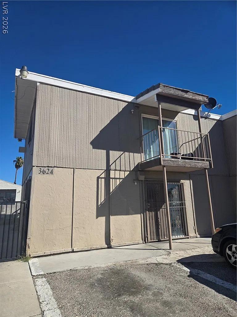 2 bed, 2.0 bath, 3648 sqft, $1,150 — Photo 2