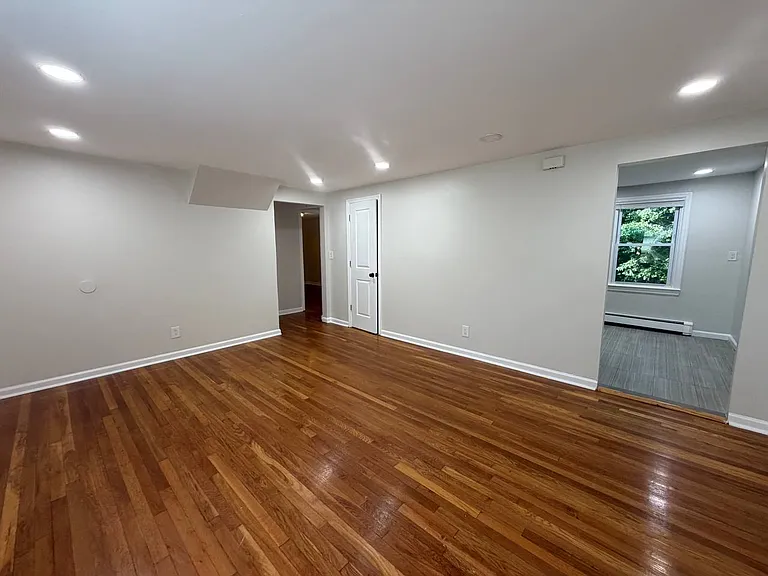 39 Hawthorne Dr #1 — Photo 21