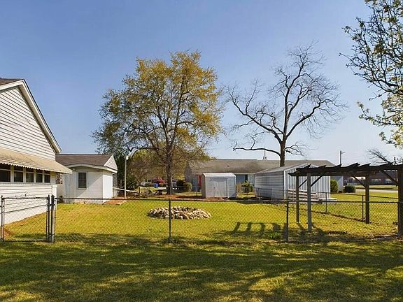 3rd image of 102 Ellis Street