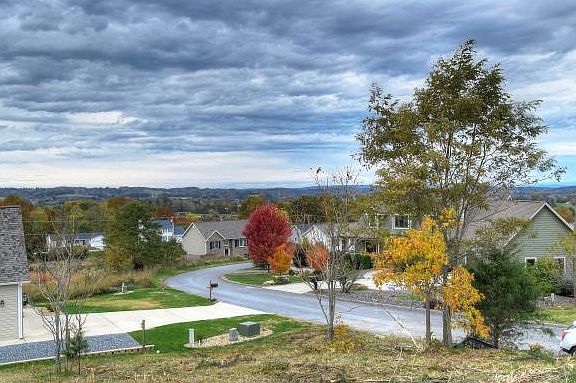 3rd image of 238 Holland View Dr