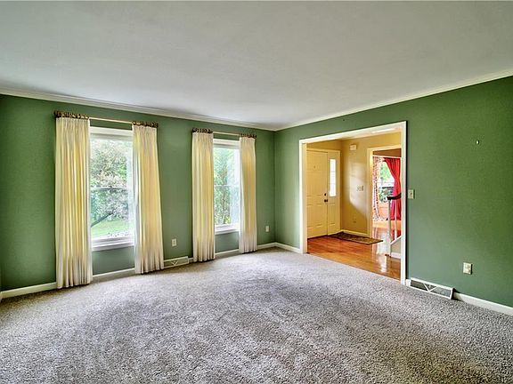 5th image of 14 Crawford Ln