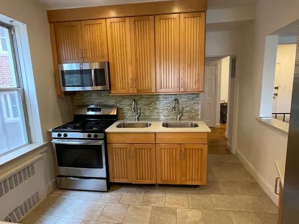 915 East 17th Street image 1 of 15